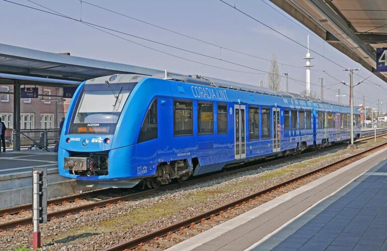 Příští týden do Česka přijede první vodíkový vlak pro osobní dopravu