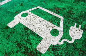 EK chce na podzim přijmout nová přísná pravidla pro baterie do elektromobilů
