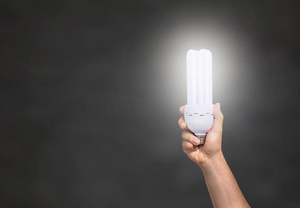 Průzkum: Zářivky a žárovky by ekologicky vyhodila jen polovina lidí z Česka